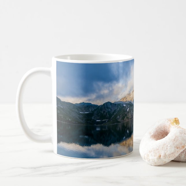 Taza De Café Montañas y Lago de la Naturaleza Fotografía (Con donut)