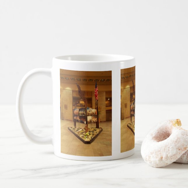 Taza De Café Monumento conmemorativo al ferrocarril Amtrak 911  (Con donut)