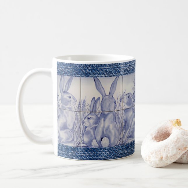 Taza De Café Mosaico de conejo azul y blanco en Denim (Con donut)