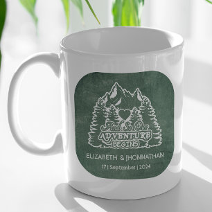 Taza De Café Mountain Adventure empieza Boda de pizarra verde