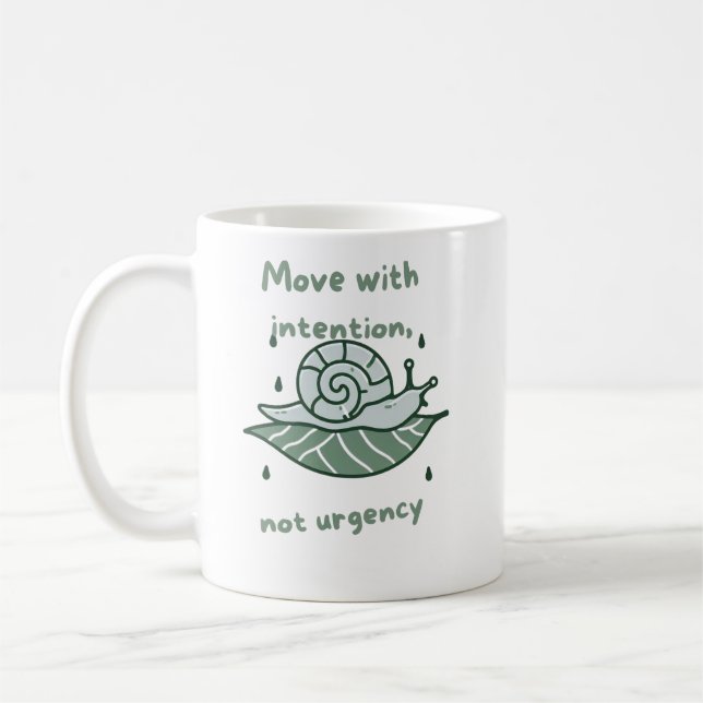 Taza De Café Move with Intention – Snail Quote Art (Izquierda)