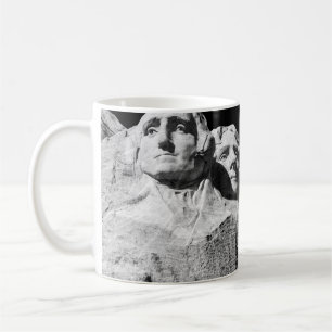 TAZA DE CAFÉ MT. RUSHMORE DURANTE EL DÍA