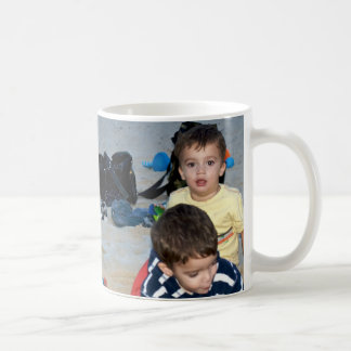 Taza De Café Muchachos en la playa