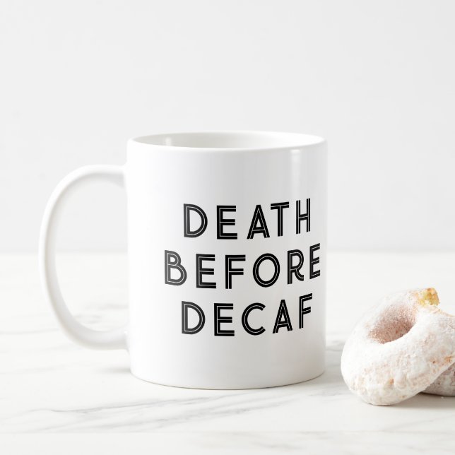 Taza De Café Muerte antes del sorbo de tipografía graciosa (Con donut)