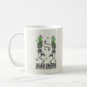 Taza De Café Muerto adentro pero es el Día de San Patricio - es