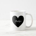 Taza De Café Mug de guión personalizado del corazón negro<br><div class="desc">Mugre redonda moderna y linda con un guión moderno de caligrafía de corazón negro. Esta taza será perfecta como regalo. Hay artículos similares y otros colores disponibles.</div>