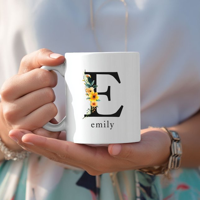 Taza De Café Mug de monograma E floral con nombre editable (Floral E Monogram Mug with Editable Name. Yellow, Orange & Greenery Watercolor Flowers.)