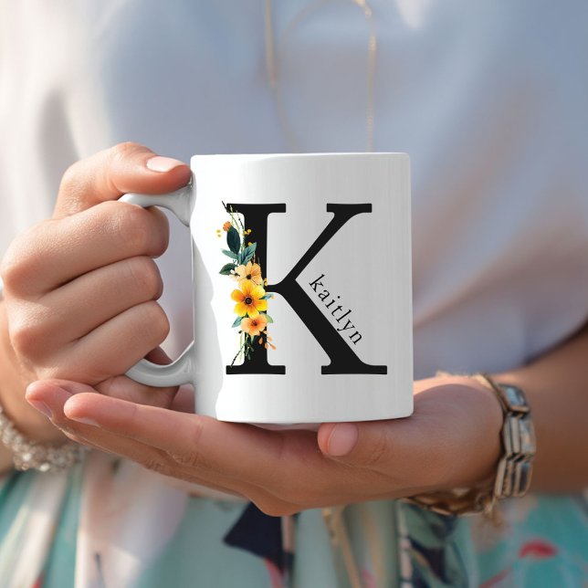 Taza De Café Mug de monograma K floral con nombre editable (Floral K Monogram Mug with Editable Name. Yellow, Orange & Greenery Watercolor Flowers.)