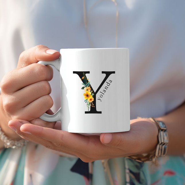 Taza De Café Mug de monograma y floral con nombre editable (Floral Y Monogram Mug with Editable Name. Yellow, Orange & Greenery Watercolor Flowers.)