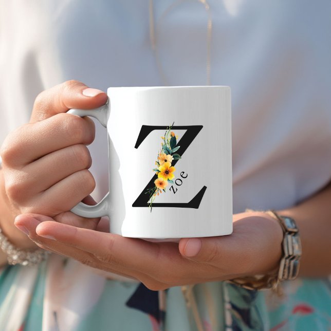 Taza De Café Mug de monograma Z floral con nombre editable (Floral Z Monogram Mug with Editable Name. Yellow, Orange & Greenery Watercolor Flowers.)