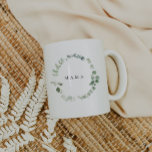 Taza De Café Mug de Verdor "MAMA"<br><div class="desc">Se trata de un eucalipto simple y elegante, con elementos de vegetación de color de la taza "mama" y un diseño moderno. Edite todo el texto y todos los colores* en esta plantilla de programa de boda. * el color de la vegetación acuática no es editable // Para los elementos...</div>