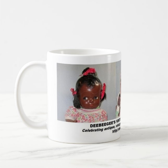 Taza De Café Mug del museo virtual de muñecas negras de DeeBeeG (Izquierda)