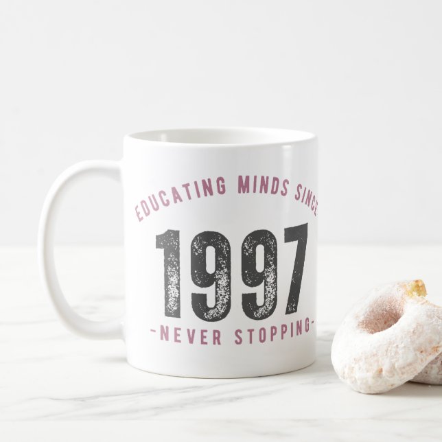 Taza De Café Mug - 'Educating Minds Since 1997 Never Stopping'  (Con donut)