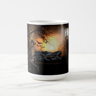 Taza De Café Mug/esqueleto de Halloween en el banco