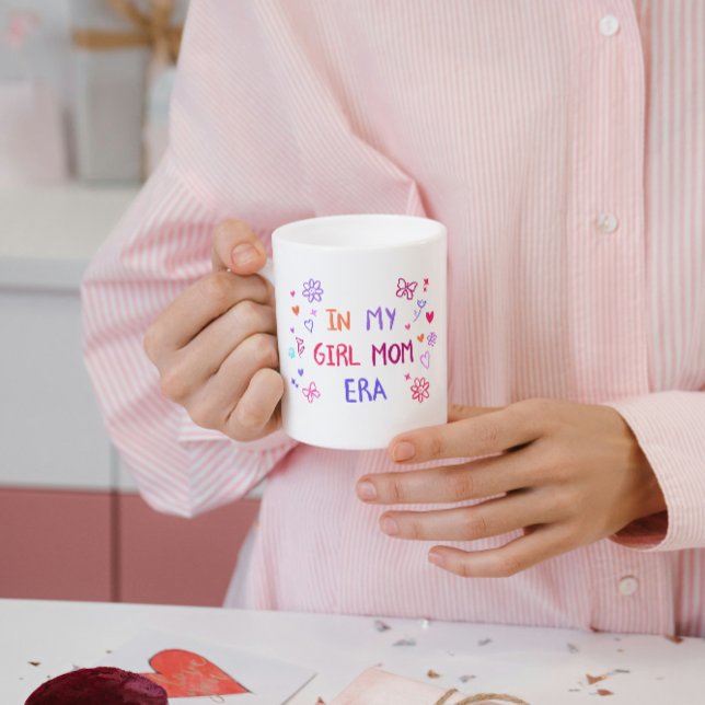Taza De Café Mug in my girl mom era CRAYON (Subido por el creador)