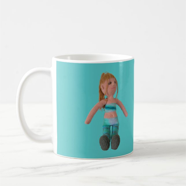 Taza De Café Mug - Muñeca Chica sobre el fondo de Aqua (Izquierda)