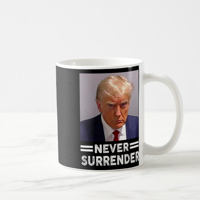 Taza De Café Mug Shot nunca renunció al voto de Trump 2024 (Derecha)