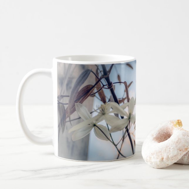 Taza De Café Mugre de flores blancas clematis (Con donut)