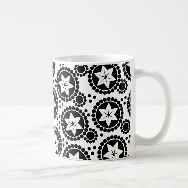 Taza De Café Mugre de flores blancas negras (Derecha)
