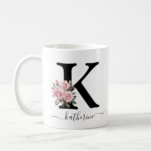 Taza De Café Mugre rosa de flor floral de monograma K inicial (Izquierda)