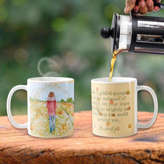 Taza De Café Mujer Caminando Un Parche De Calabaza Inspirador (Subido por el creador)