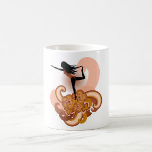 Taza De Café Mujer haciendo yoga