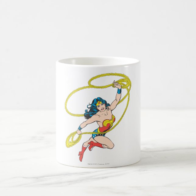 Taza De Café Mujer Maravilla sostiene Lasso 3 (Centro)