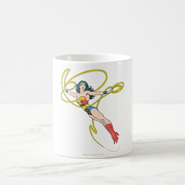 Taza De Café Mujer Maravilla sostiene Lasso 4 (Centro)