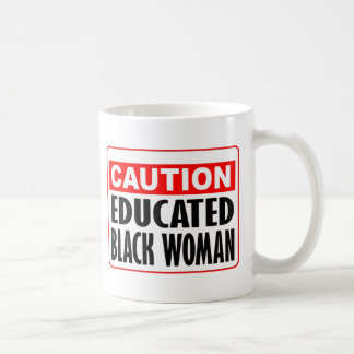 Taza De Café Mujer negra educada en la precaución