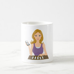 Taza De Café Mujer presupuestando con Calculadora Finanzas Pers