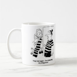 Taza De Café Mujer tiñendo una bufanda a hincha de fútbol