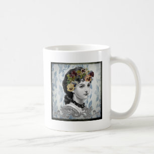 Taza De Café Mujer victoriana se mete en el tapiz