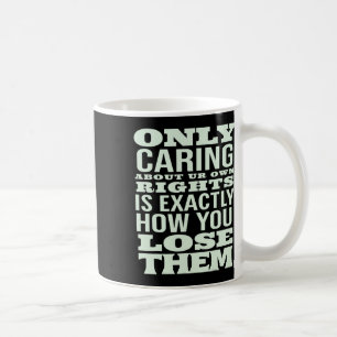 Taza De Café Multimillonarios en protesta y políticas de Trump