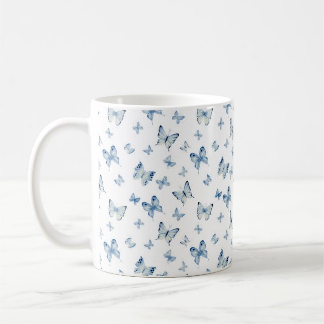 Taza De Café Muñeca de fondo de las mariposas azules (Izquierda)