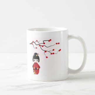 Taza De Café Muñeca de Kokeshi bajo rama de Sakura