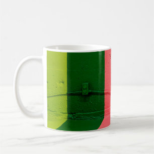 Taza De Café Muros pintados de blanco, rosa, verde y amarillo