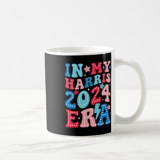 Taza De Café My Harris Era Groovy Kamala Elecciones 2024 (Derecha)