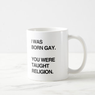 Taza De Café Nací gay. A ti te enseñaron religión.png