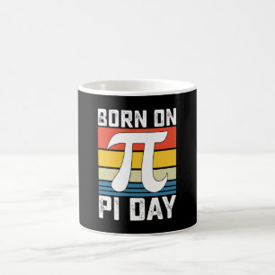 Taza De Café Nacido En El Día Pi Cumpleaños Matemáticas Matemát
