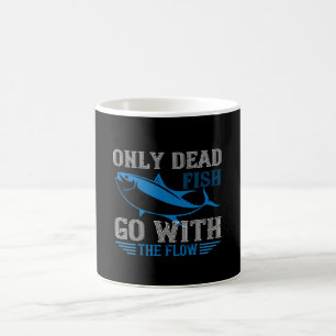 Taza De Café Nadando - Solamente los peces muertos van con fluj