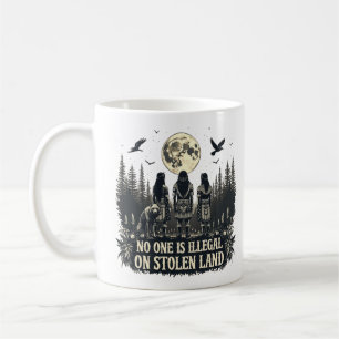 Taza De Café Nadie es ilegal en tierra robada.