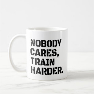 Taza De Café Nadie se preocupa Entrena más duro
