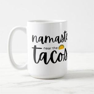 Taza De Café Namaste cerca de los tacos