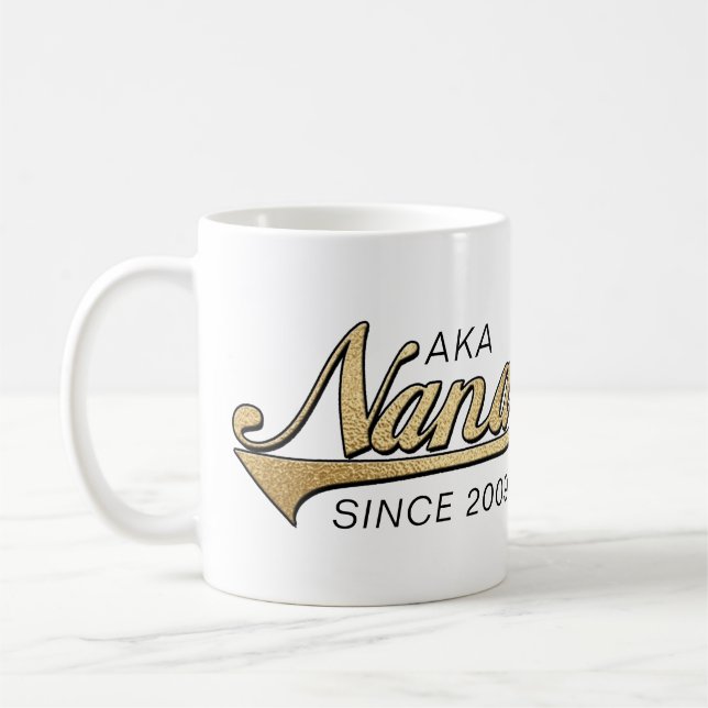 Taza De Café Nana Grandmom Mug "AKA Nana Since..." (Izquierda)