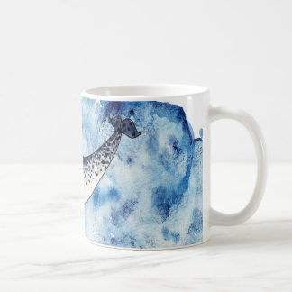 Taza De Café Narwhal en un chapoteo del watercolour