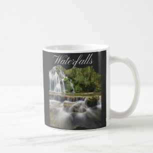 Taza De Café Natación en cascadas de montaña