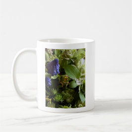 Taza De Café Natural Blue Muscari and Greenery Floral Design
