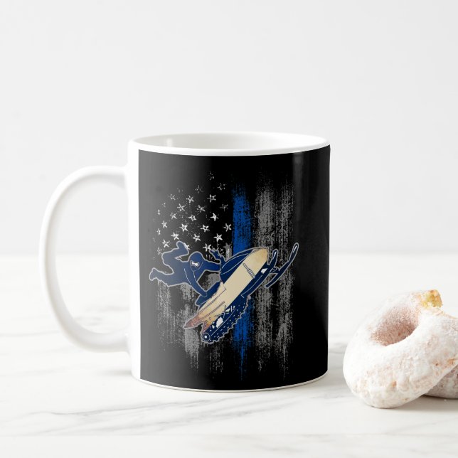 Taza De Café Naufragio de la bandera estadounidense Snowmobile  (Con donut)