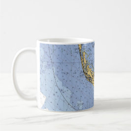 Taza de café náutica de la carta de la isla de