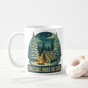 Taza De Café Navidades bajo la escena de acampada de las estrel